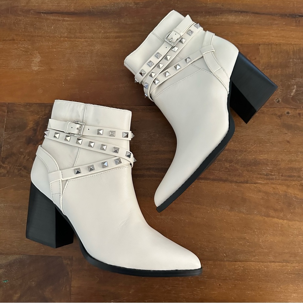 Steve Madden Cala‎ bone leather studded ankle booties ladies size 10 NWOB